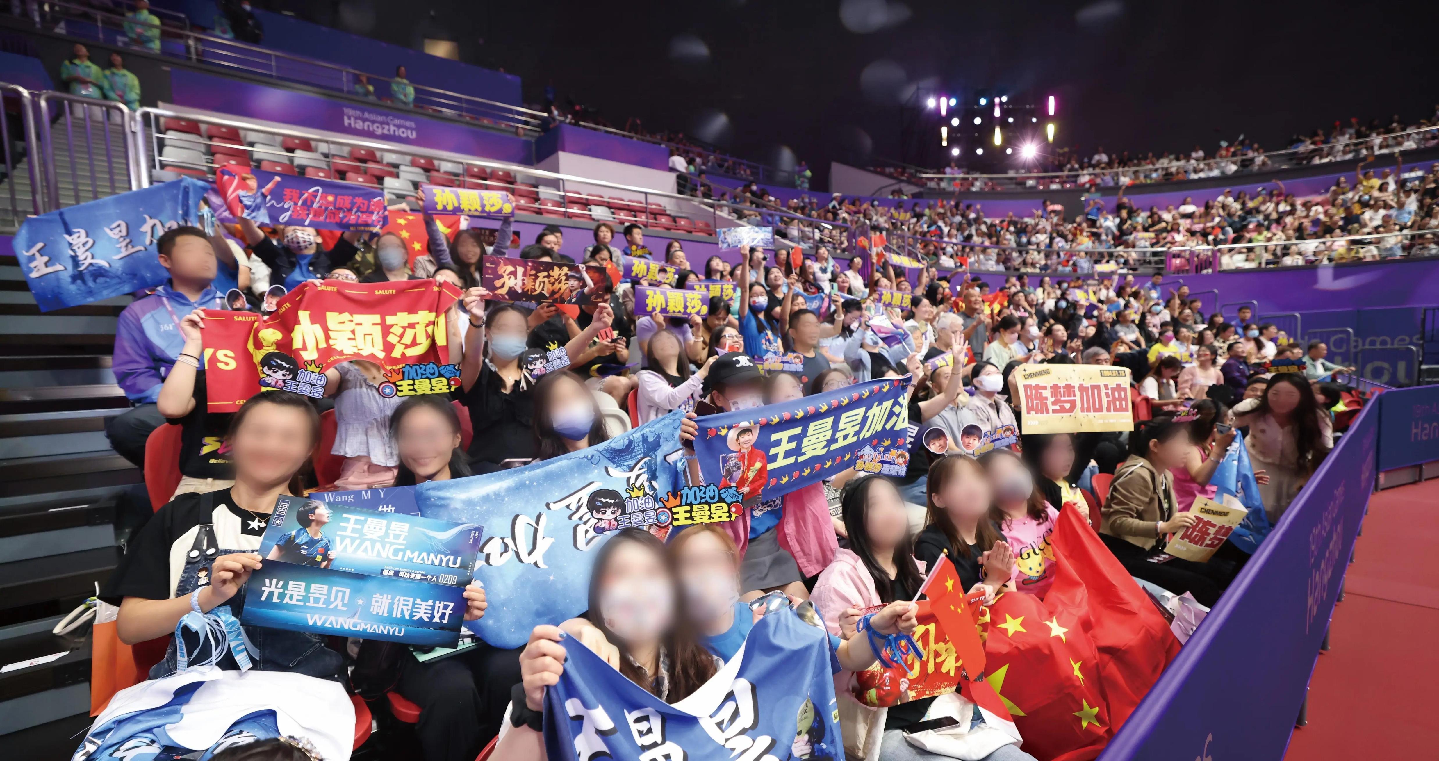 包含球迷盛典：线上线下球迷活动集锦的词条