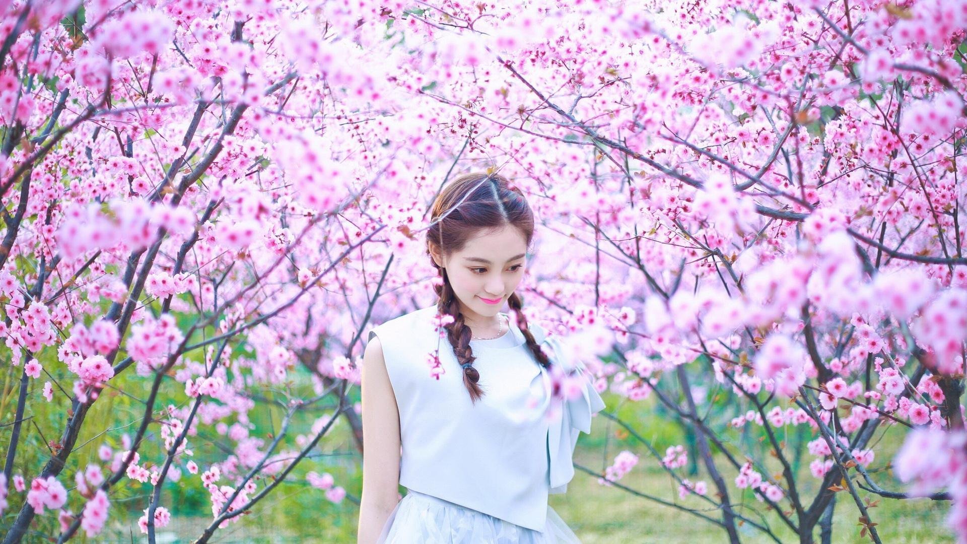 麦金托什女子800米自由泳决赛表现稳健，加拿大游泳运动员麦金托什