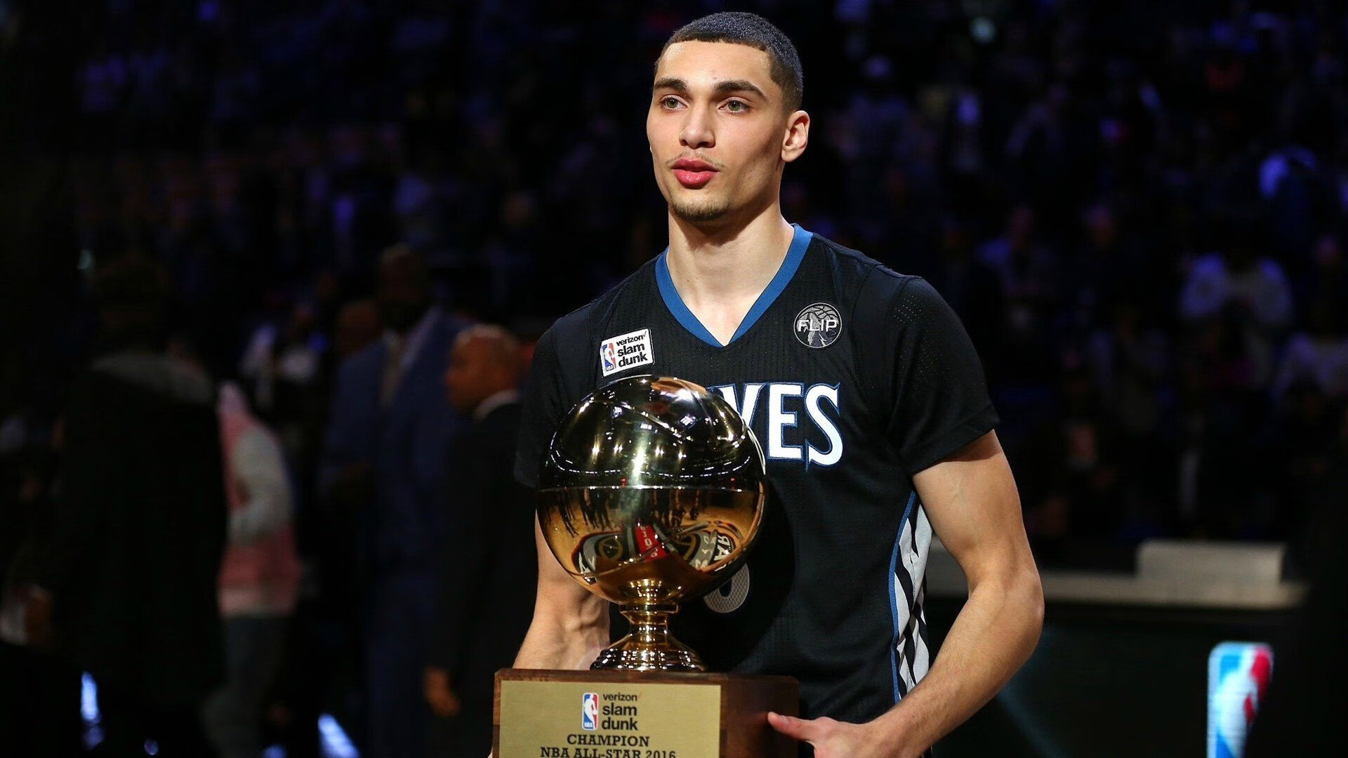 终极“绝杀”：“足球神兵”在欧冠的巅峰演出，足球神剧视频